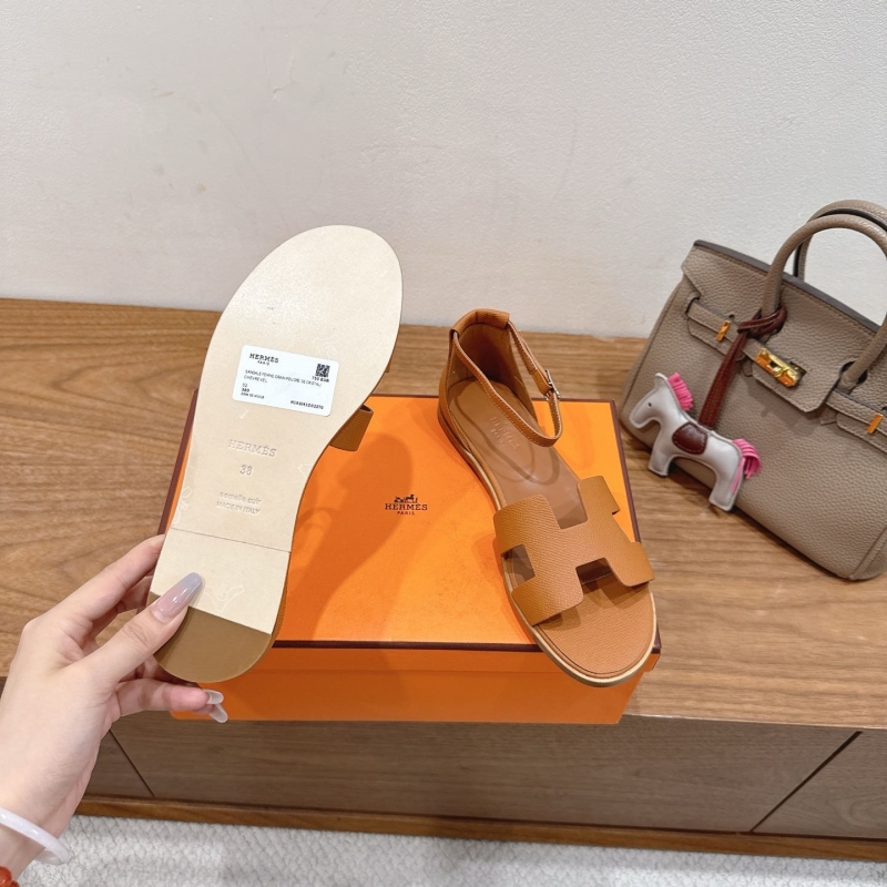 H**me5 sandals